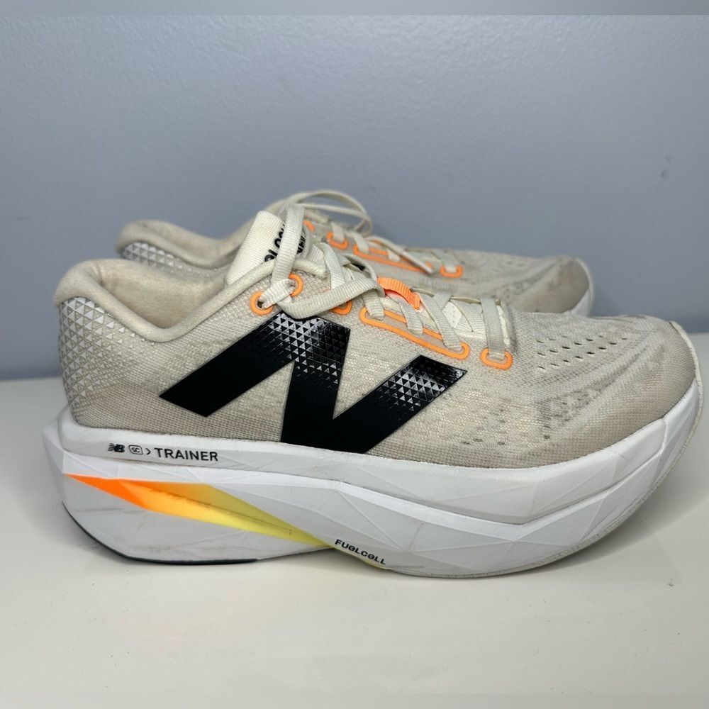 New Balance FuelCell SuperComp Trainer v3 Carbon Plated Women’s size 8.5 Tan